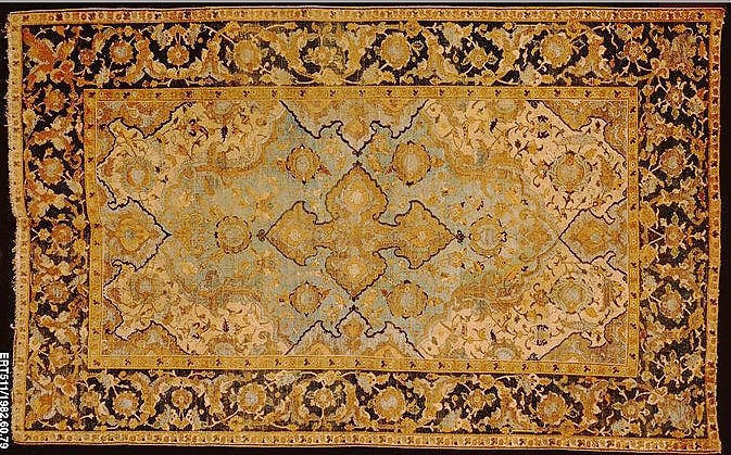 یک فرش کتان در موزه متروپولیتن. این فرش ایرانی شناخته شده و گمان می&zwnj;رود مربوط به اصفهان باشد.